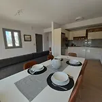 Anesi View Apartman *