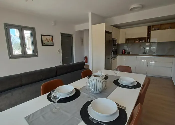 Anesi View Apartman *